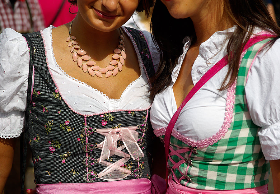 Image_Pic_2_Ladies_in_Dirndl_Cleavage - Bavari Shop - Bavarian Outfits, Dirndl, Lederhosen & Accessories